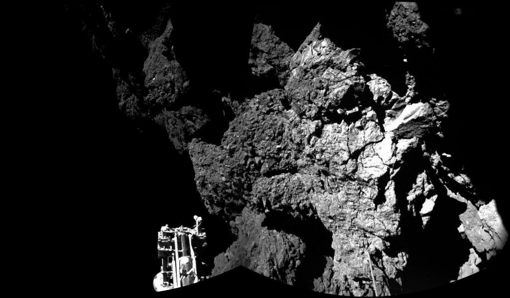 İndikten sonra Philea'nin CIVA (Comet Infrared and Visible Analyser - Kuyruklu yıldız Kırmızıöte ve Görünür Analizcisi) aleti ile alınan görüntüsü. Görsel: ESA/Rosetta/Philae/CIVA
