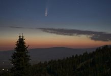 NEOWISE Kuyruklu Yıldızı Adriyatik Denizi Üzerinde Yükseliyor