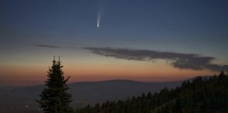 NEOWISE Kuyruklu Yıldızı Adriyatik Denizi Üzerinde Yükseliyor