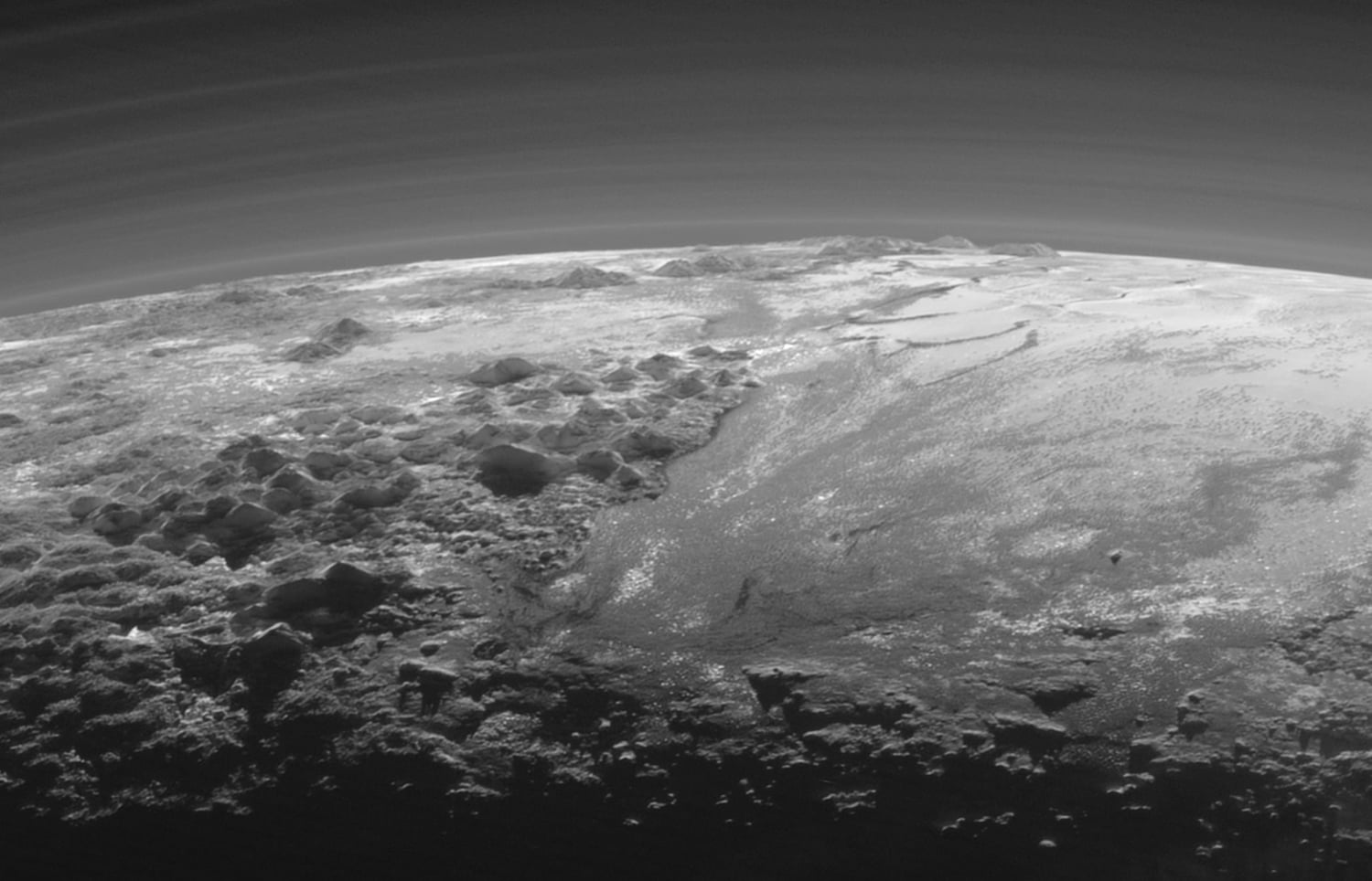 Günün Astronomi Görseli 15 Mayıs 2025 | Uzaydan Haberler Pluton Manzarası | Uzaydan Haberler