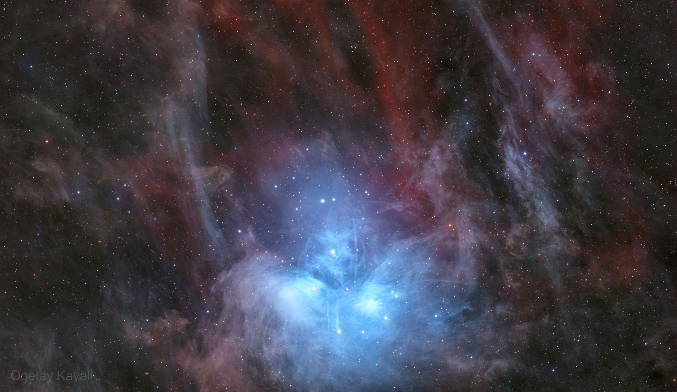 Günün Astronomi Görseli 8 Temmuz 2025 | Uzaydan Haberler Kırmızı ve Mavi renklerdeki Ülker | Uzaydan Haberler