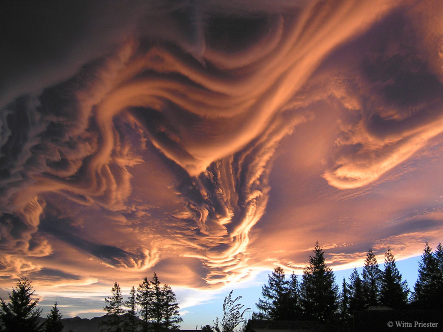Yeni Zelanda Üzerinde Asperitas Bulutları | Uzaydan Haberler