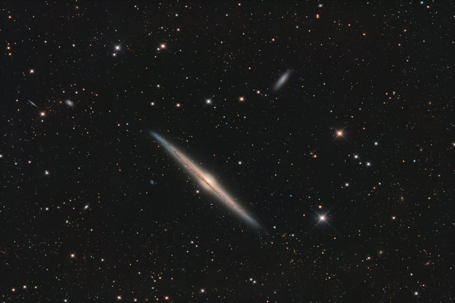 Günün Astronomi Görseli 4 Eylül 2025 | Uzaydan Haberler NGC 4565: Kenarından Galaksi | Uzaydan Haberler