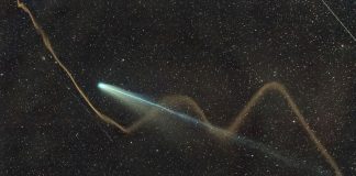 Lemmon Kuyruklu Yıldızının İki Kuyruğu Lemmon Kuyruklu Yıldızının İki Kuyruğu