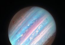 Hubble’dan Morötesi Işınlarda Jüpiter Hubble'dan Morötesi Işınlarda Jüpiter