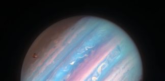 Hubble’dan Morötesi Işınlarda Jüpiter Hubble'dan Morötesi Işınlarda Jüpiter