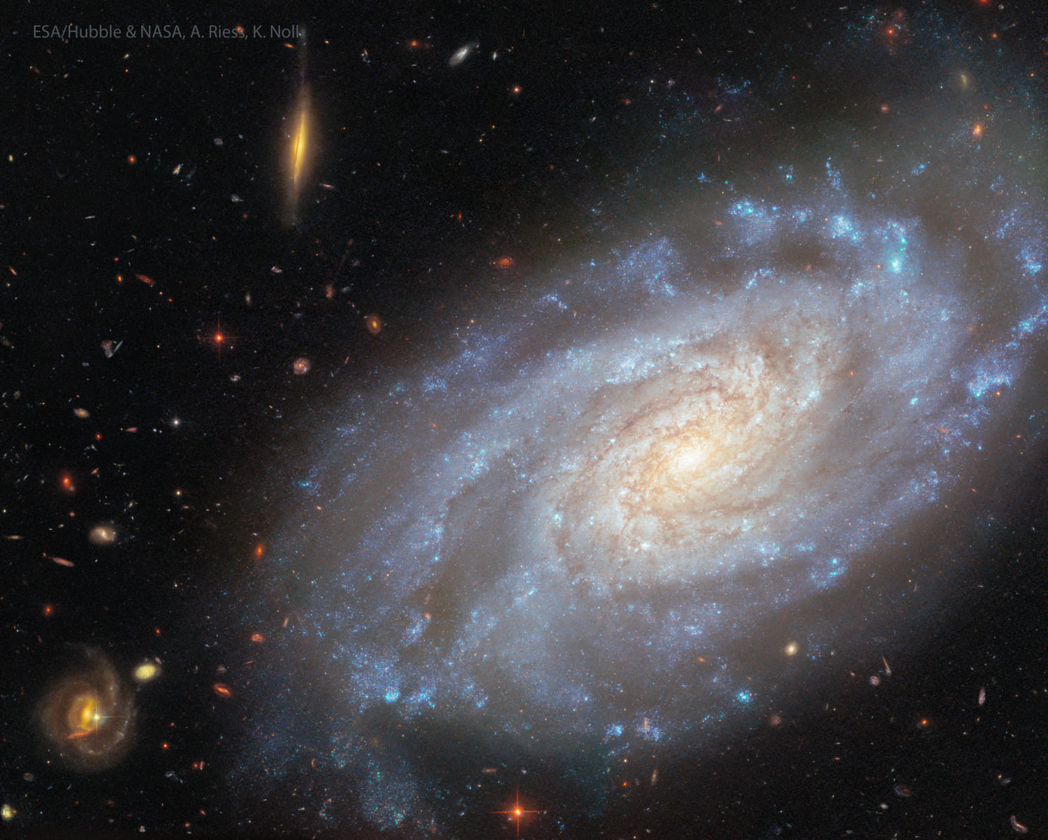 Günün Astronomi Görseli 5 Kasım 2025 | Uzaydan Haberler Hubble'dan Spiral Galaksi NGC 3370 | Uzaydan Haberler