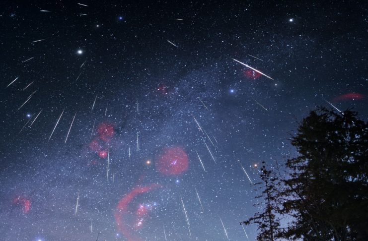 Karla Kaplı Dağların Üzerinde İkizler Meteorları Karla Kaplı Dağların Üzerinde İkizler Meteorları