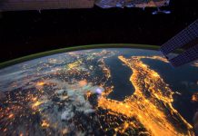 Geceleyin Dünya Üzerinde Uçmak