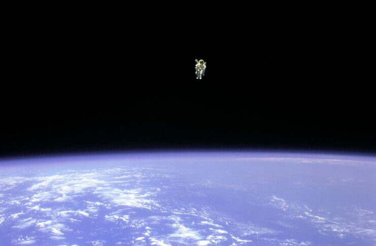 Uzayda Özgürce Uçmak Uzayda Özgürce Uçmak