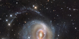 Spiral Galaksi NGC 1512: Geniş Alan Spiral Galaksi NGC 1512: Geniş Alan