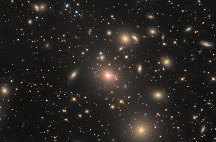 Perseus Kümesinde NGC 1275 Perseus Kümesinde NGC 1275