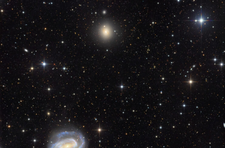 Nehir’deki Galaksiler: NGC 1300 ve NGC 1297 Nehir'deki Galaksiler: NGC 1300 ve NGC 1297