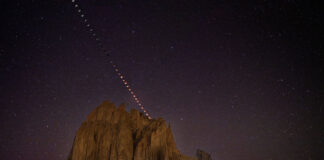 Tsé Bit’a’í Üzerinde Tam Ay Tutulması Tsé Bit'a'í Üzerinde Tam Ay Tutulması